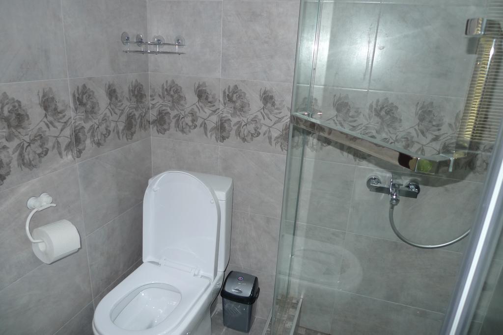 Apartamento Helen'S House Batumi Habitación foto