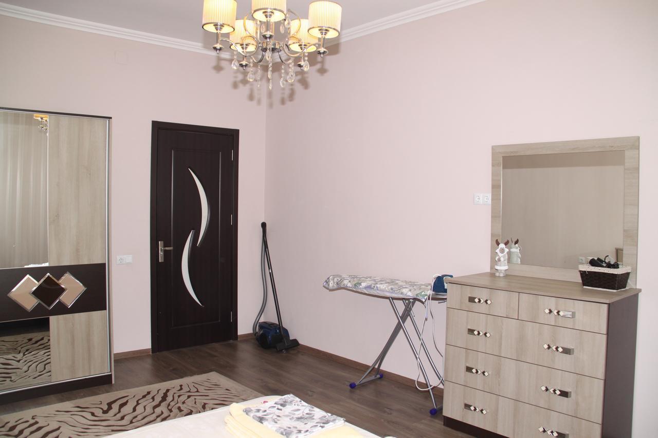 Apartamento Helen'S House Batumi Exterior foto